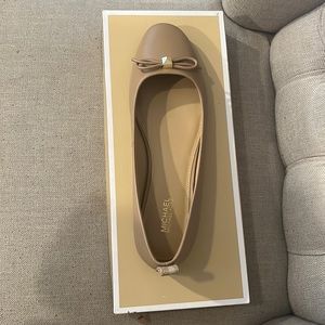 Kors flat size 7 with box